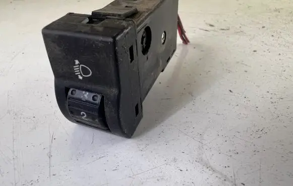Ford Ranger Headlight level height control switch UR79666FO KT158
