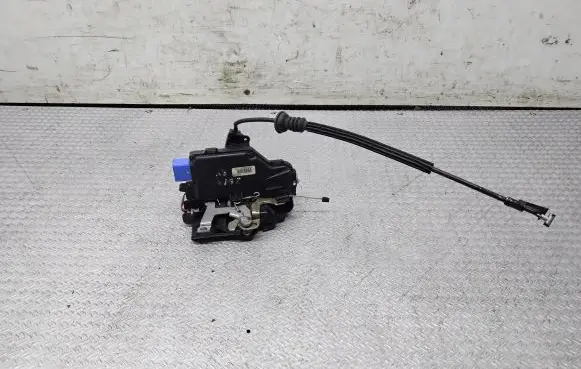 Skoda Octavia Mk2 (1Z) Front door lock 3D2837015