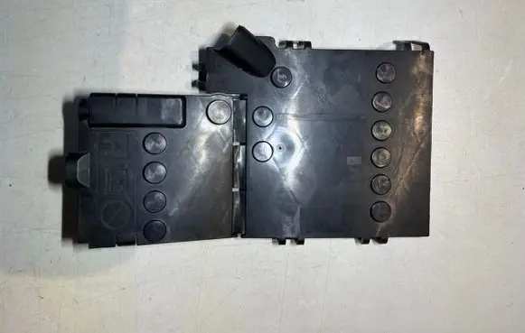 Volvo XC90 Fuse box cover 21246000002 E07928200