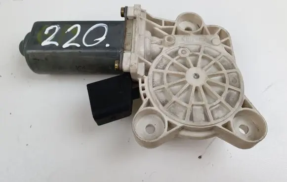 Mercedes-Benz CLC CL203 Front door window regulator motor A2118201842