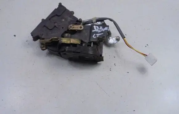 Mazda 323 Rear door lock 