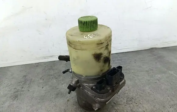 Volkswagen Polo IV 9N3 Power steering pump 