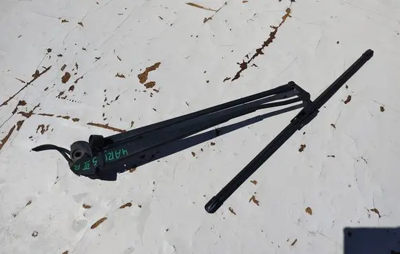 Toyota Yaris Front wiper blade arm