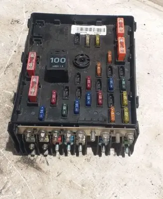 Volkswagen PASSAT B6 Fuse module 3C0937125