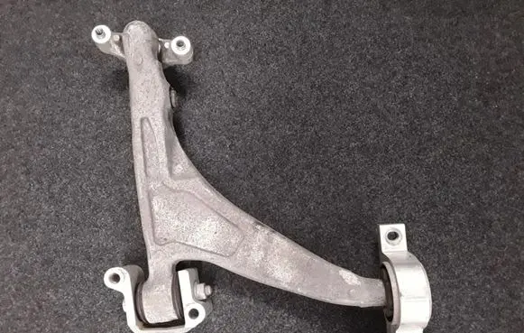 Volvo XC60 Front lower control arm/wishbone 31360651