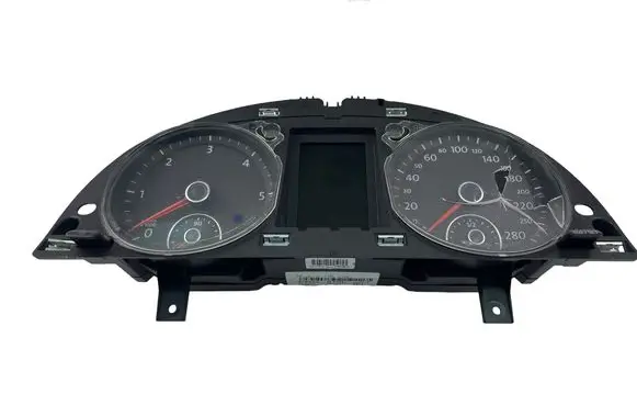 Volkswagen PASSAT B7 Speedometer (instrument cluster) 3C8920870L