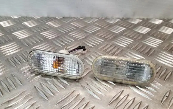Ford Focus Front fender indicator light 4M5A13K309AA