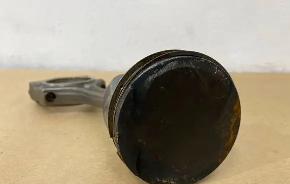 Renault Captur Piston with connecting rod