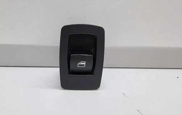 BMW 5 E60 E61 Electric window control switch 9113773