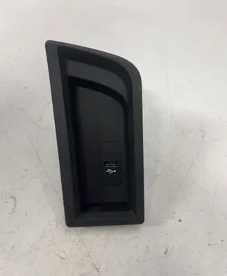 BMW 4 F32 F33 USB socket connector 9207358 58450710 105026813