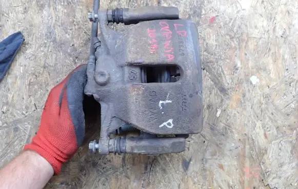 Skoda Octavia Mk3 (5E) Front brake caliper