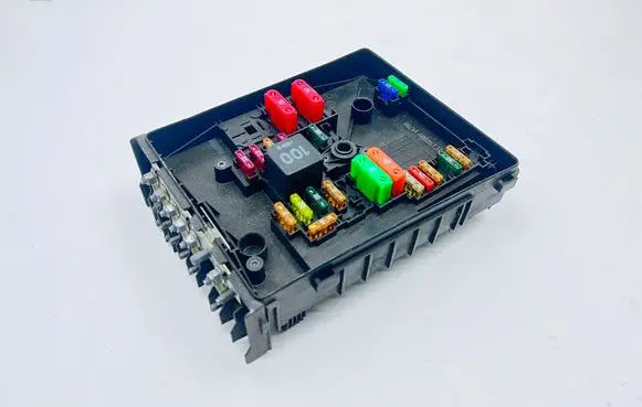 Volkswagen Tiguan Fuse module 1K0937125A 017183071