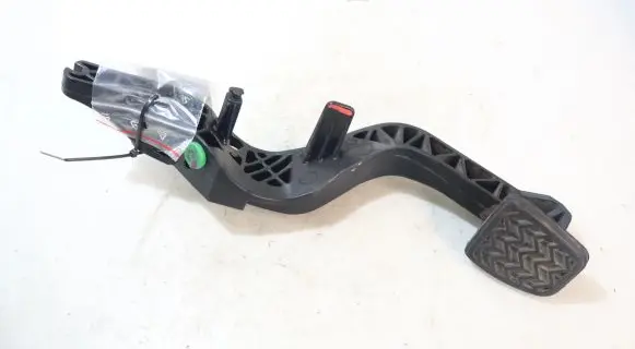 Toyota Yaris Clutch pedal 