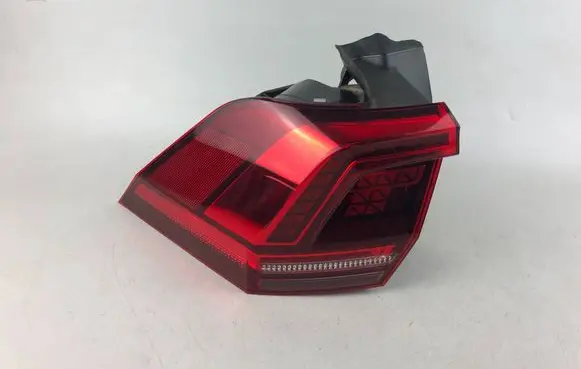 Volkswagen Tiguan Rear/tail lights 5NA945207F