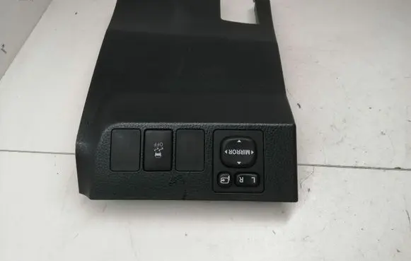 Toyota RAV 4 (XA40) Mirror switch trim 5554542040
