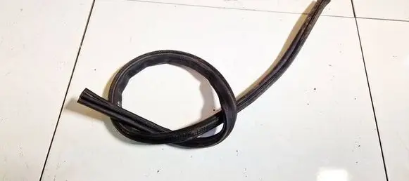 Skoda Octavia Mk2 (1Z) Engine compartment rubber 
