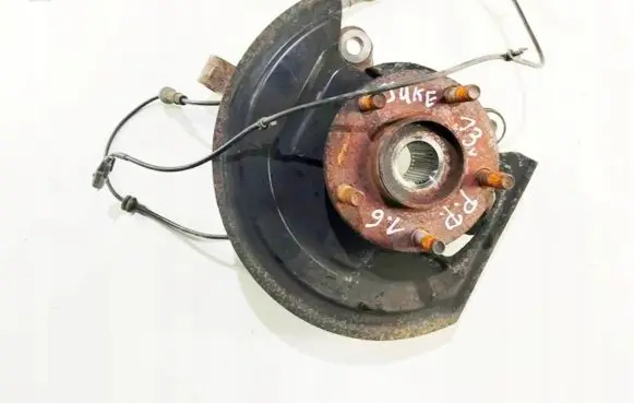 Nissan Juke I F15 Front wheel hub spindle knuckle