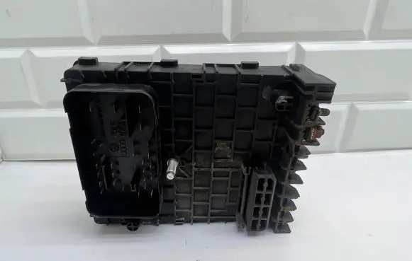 Volkswagen PASSAT B6 Fuse module 3C0937125 63592777