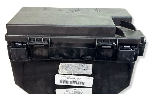 Jeep Wrangler Fuse box set 68303924AB JK03263014 10822110