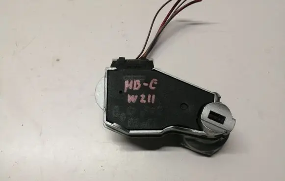 Mercedes-Benz E W211 Steering wheel lock A2034621130 1842006 Q13