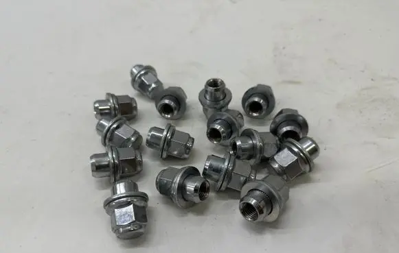 Toyota RAV 4 (XA50) Nuts/bolts 