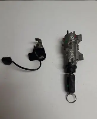 Volkswagen PASSAT B5.5 Ignition lock 4B0905851G CZ2