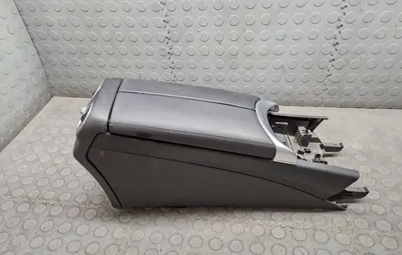 Mercedes-Benz C W205 Center console A2056802305