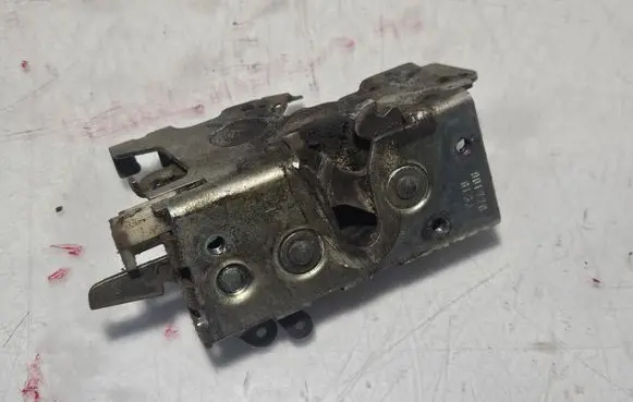 Mercedes-Benz Sprinter W901 W902 W903 W904 Front door lock 9017200135