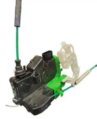 Hyundai i40 Front door lock 813103Z030