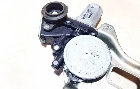 Toyota RAV 4 (XA30) Front door window regulator motor 42251010550 422510-10550