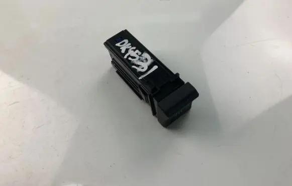 Toyota Prius c Other switches/knobs/shifts M77418