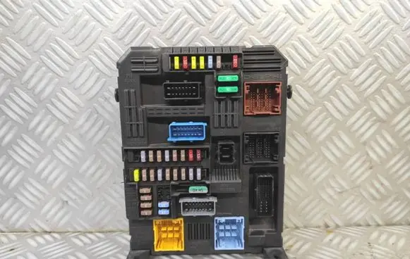 Citroen Berlingo Fuse box set 9830707680 28641125 3261964922