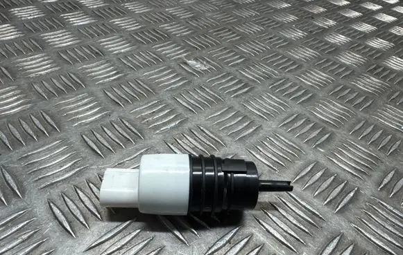 BMW X5 G05 Windscreen/windshield washer pump 8736998