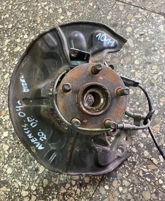 Toyota Avensis T250 Front wheel hub