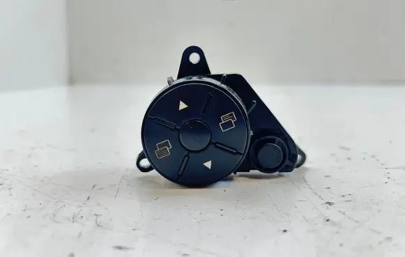 Mercedes-Benz Sprinter W906 Steering wheel buttons/switches 9069051900