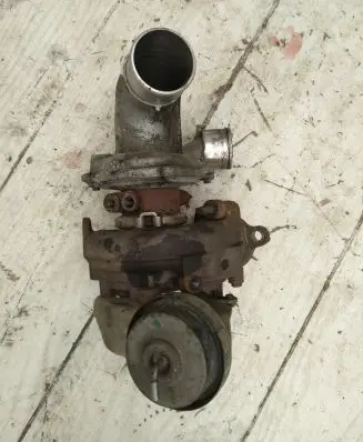 Toyota Avensis T270 Turbo 172010R060 1005190113