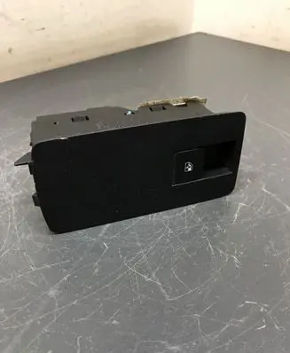 Opel Insignia A Electric window control switch 13222229