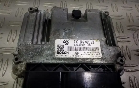 Skoda Octavia Mk2 (1Z) Engine control unit/module 03G906021LB 0281013238 1039S17180