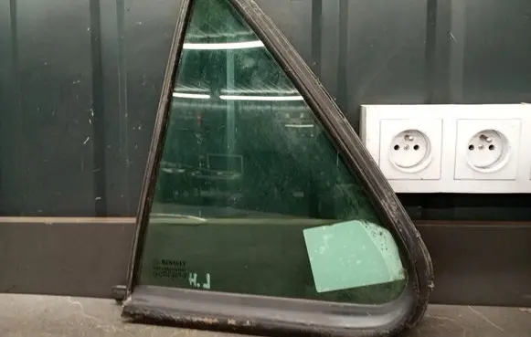 Renault Laguna II Rear side window