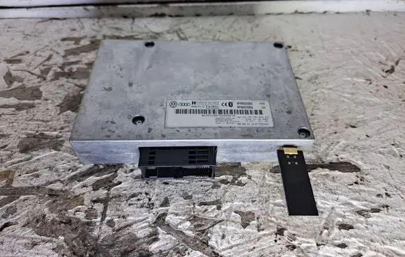 Audi A4 S4 B7 8E 8H Bluetooth control unit module 8P0862335Q
