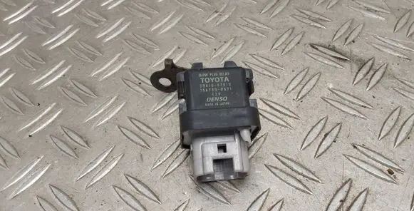 Glow plug pre-heat relay
