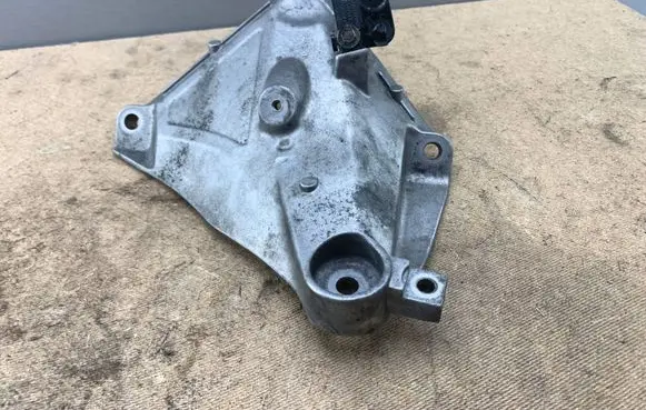 BMW 3 E90 E91 Engine mounting bracket 22116770041 6770041 22116774299