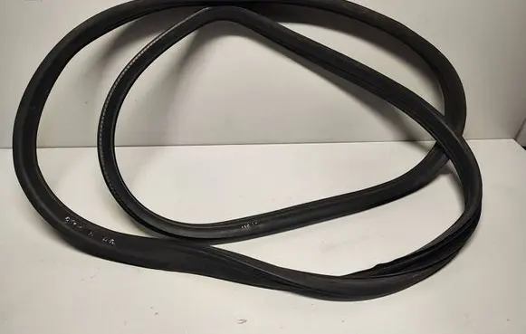 Opel Astra H Front door rubber seal 