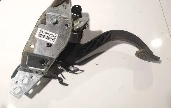 Opel Astra H Brake pedal 