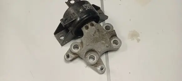 Buick Encore I Engine mount bracket 95273477 3477