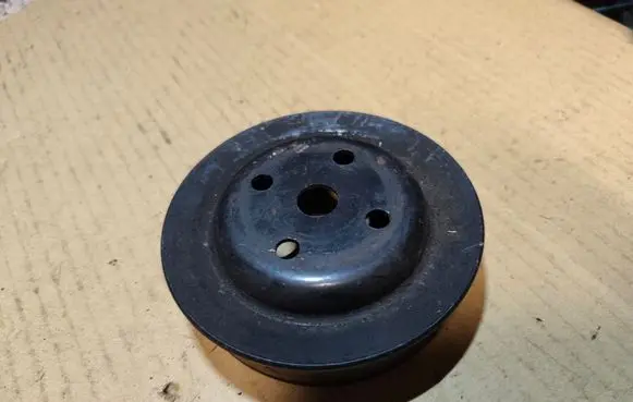Jeep Cherokee XJ Water pump pulley 53002906