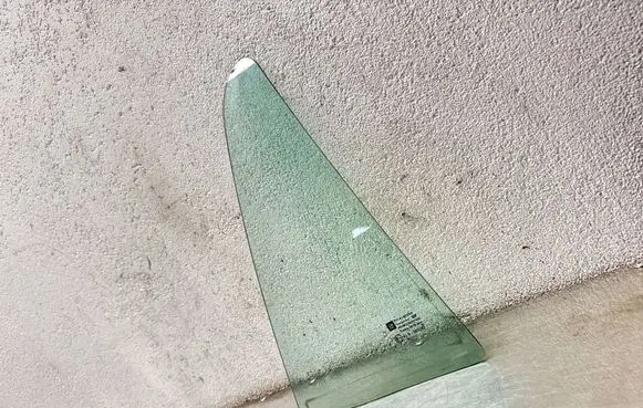 Opel Zafira A Rear vent window glass AS2M3236DOT682 43R001582