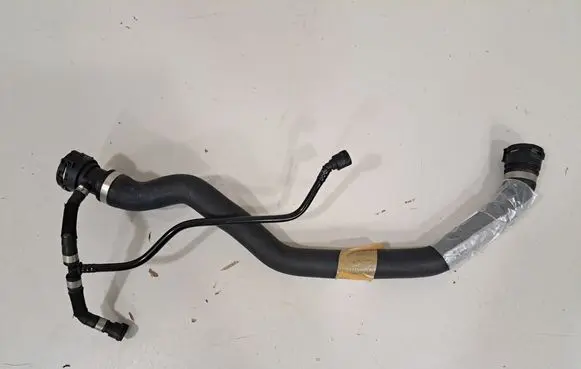 Engine coolant pipe/hose