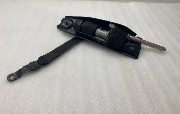 Volvo V70 Front seatbelt 39865061