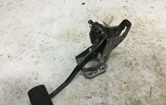 Toyota Auris E180 Brake pedal